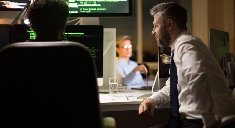 IT datasikkerhet IT-spesialister som jobber med cybersikkerhet