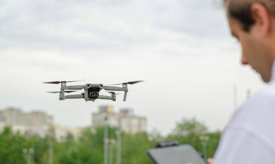 Luftfartstilsynet flydrone.no Dronepilot som flyr drone