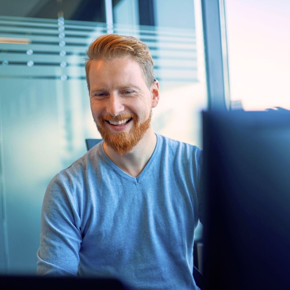 Netpower ansatt smiler Netpower ansatt