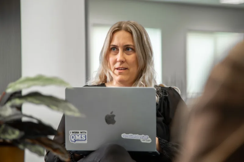 Colleague in conversation with a laptop